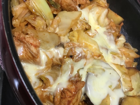 チーズタッカルビ風鶏肉とキャベツの蒸し焼き